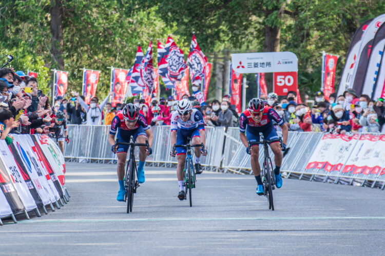 自転車ロードレース、サイクルロードレースのトップリーグであるジャパンサイクルリーグ（JCL）のレースシーン、宇都宮ブリッツェンの小野寺選手がまたも勝利をあげる